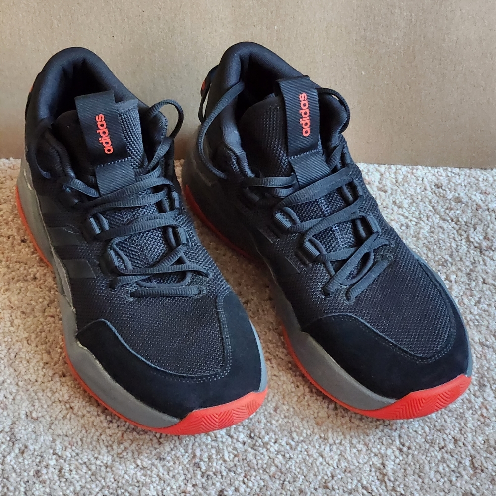 Adidas Mens size 11 Blk Red  Mid High rise shoes